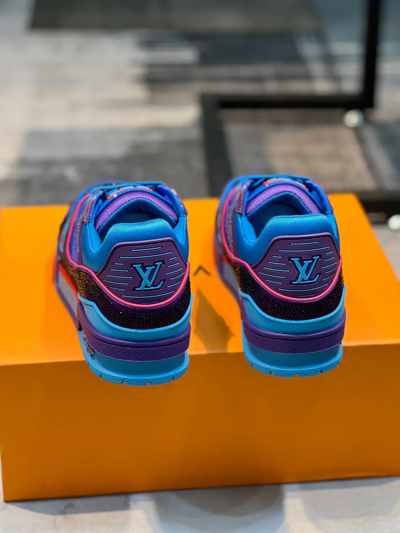 Louis Vuitton LV Trainer Sneakers Lifestyle Morado Azul Paillettes Haut Bloqué Couleur Superpositions 2