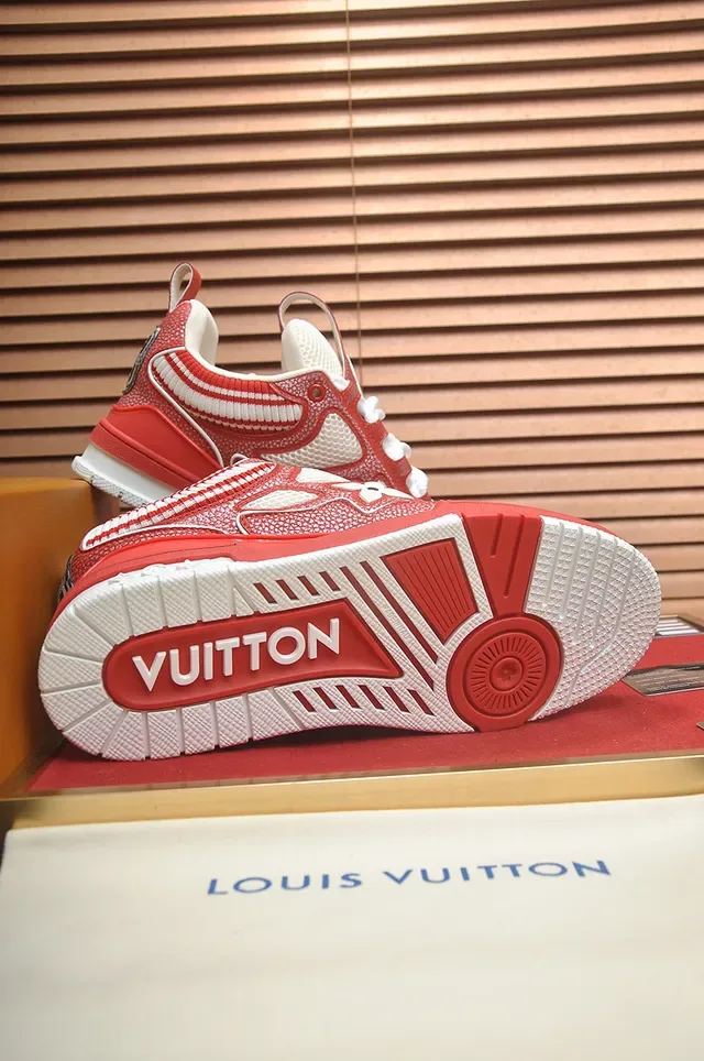 Louis Vuitton LV Trainer লাল এবং সাদা মোনোগ্রাম ফ্লাওয়ার লাইফস্টাইল স্নিকার 3