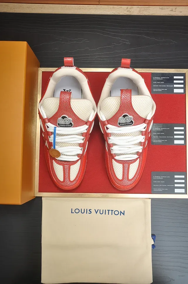 Louis Vuitton LV Trainer লাল এবং সাদা মোনোগ্রাম ফ্লাওয়ার লাইফস্টাইল স্নিকার 5