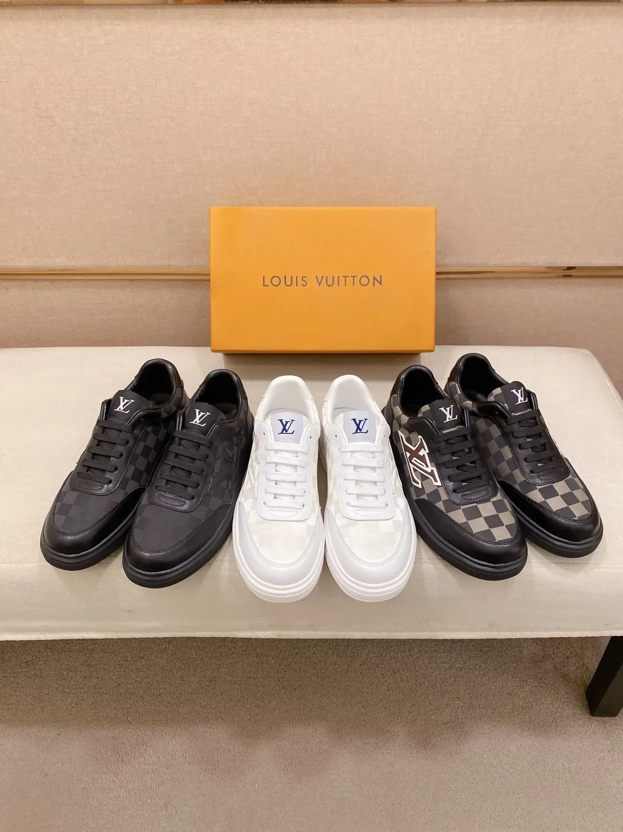 লুই ভিত্তন LV Trainer সাদা বেইজ লো-টপ মোনোগ্রামড ক্যানভাস লাইফস্টাইল স্নিকার্স 6
