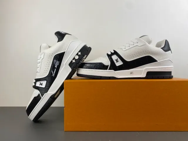 Louis Vuitton LV Trainer White Black Pebbled Leather Croc-Embossed Panel Lifestyle Sneakers 14