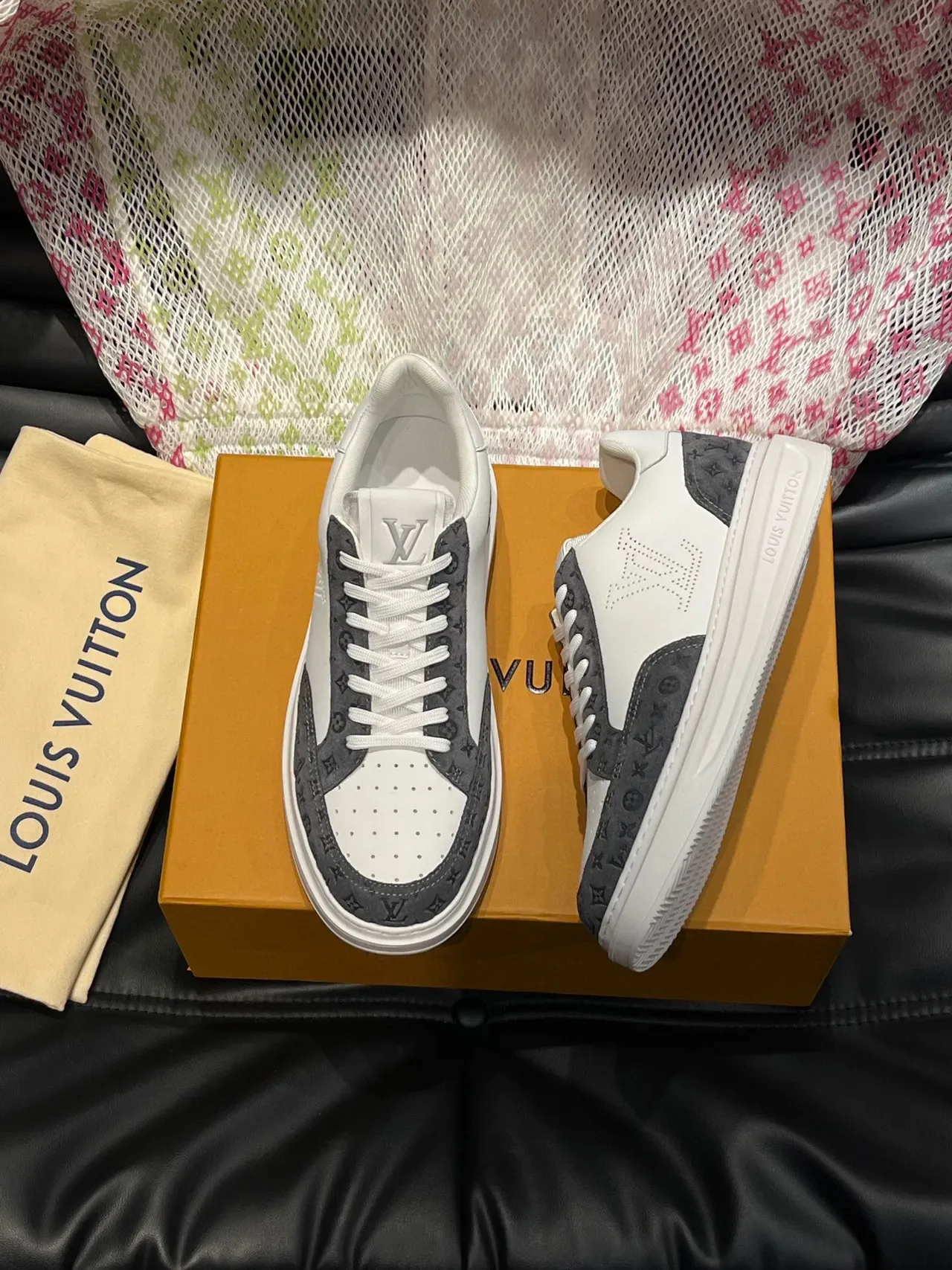 Louis Vuitton LV Trainer Branco Preto Painéis Monogram Perfurados Sola Plataforma Grossa Tênis Lifestyle 3