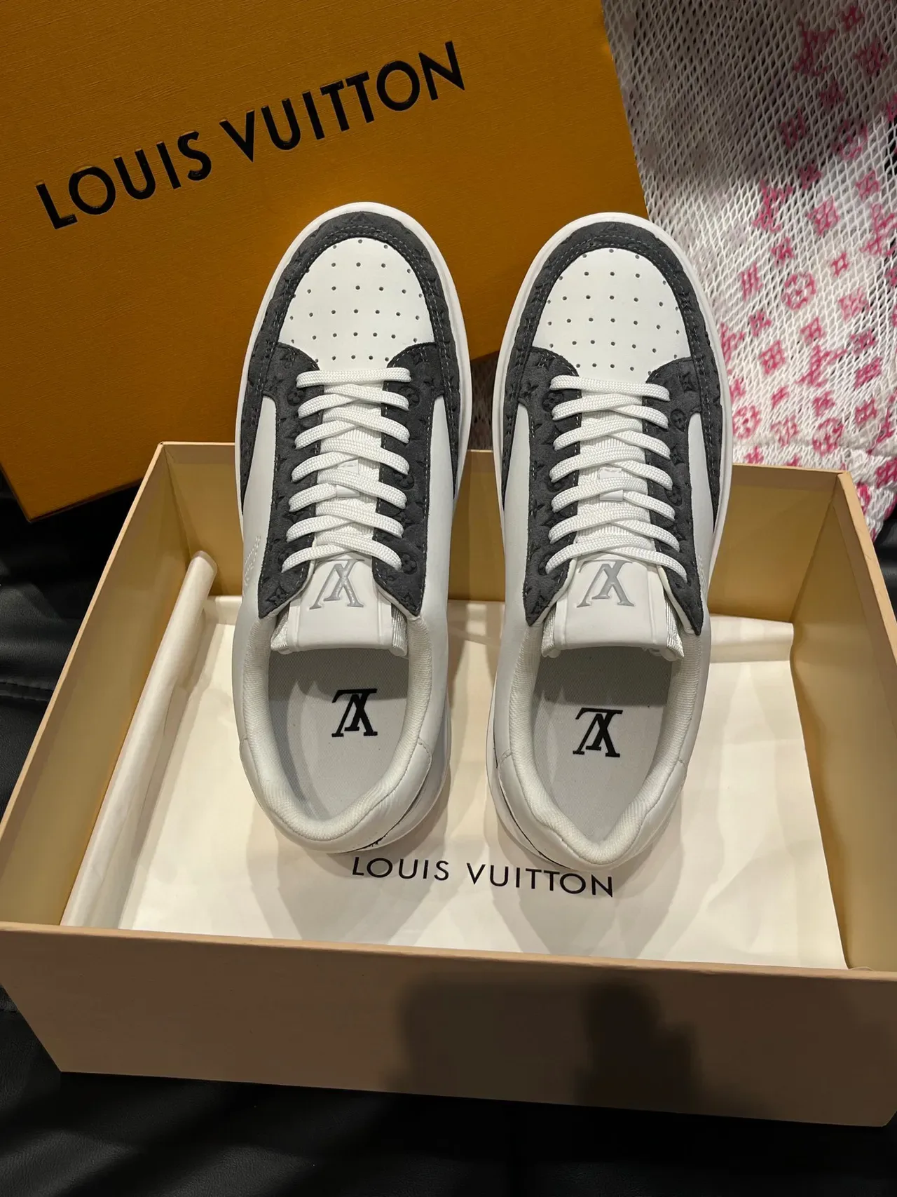 Louis Vuitton LV Trainer Branco Preto Painéis Monogram Perfurados Sola Plataforma Grossa Tênis Lifestyle 4