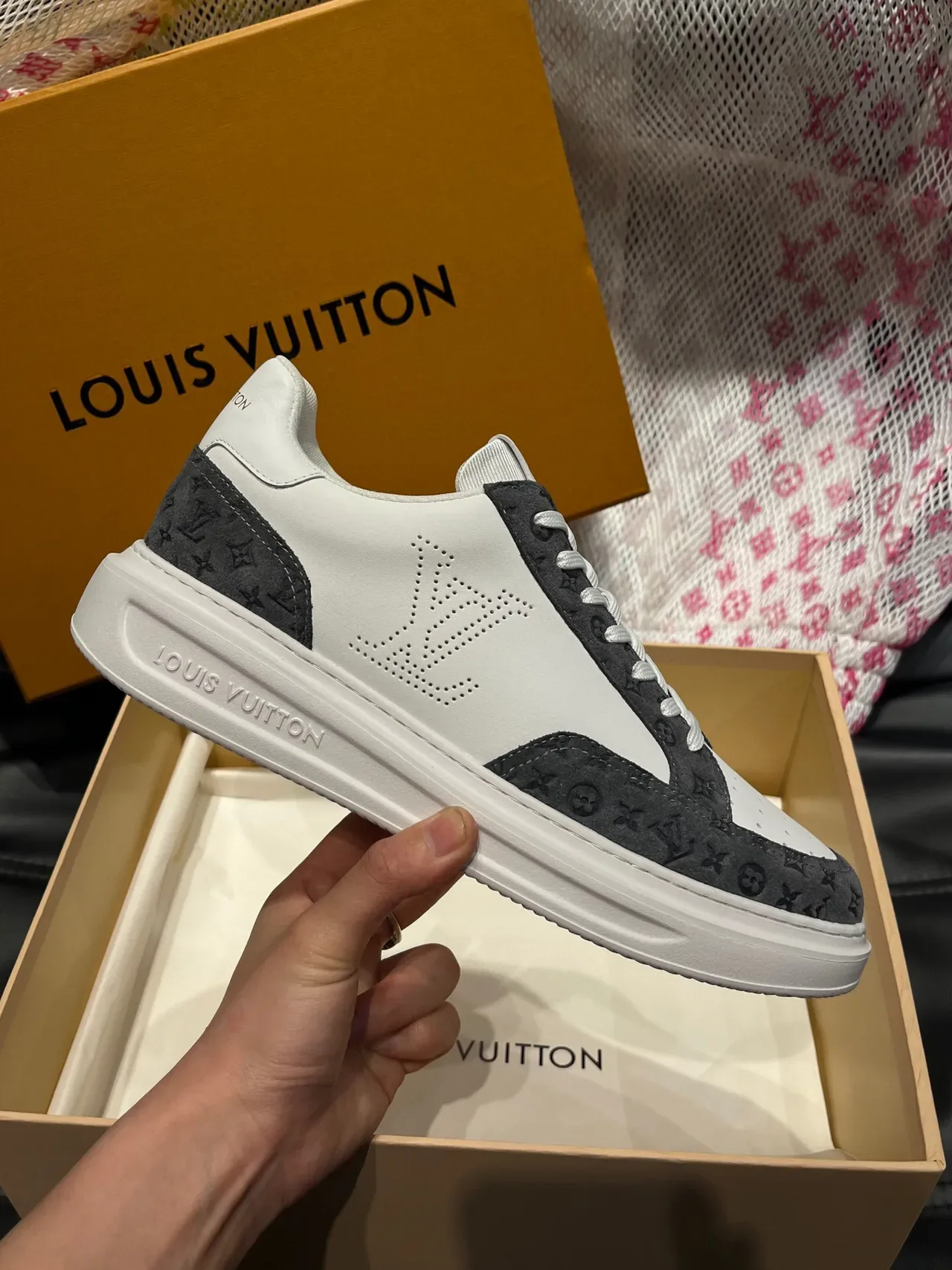 Louis Vuitton LV Trainer Branco Preto Painéis Monogram Perfurados Sola Plataforma Grossa Tênis Lifestyle 5