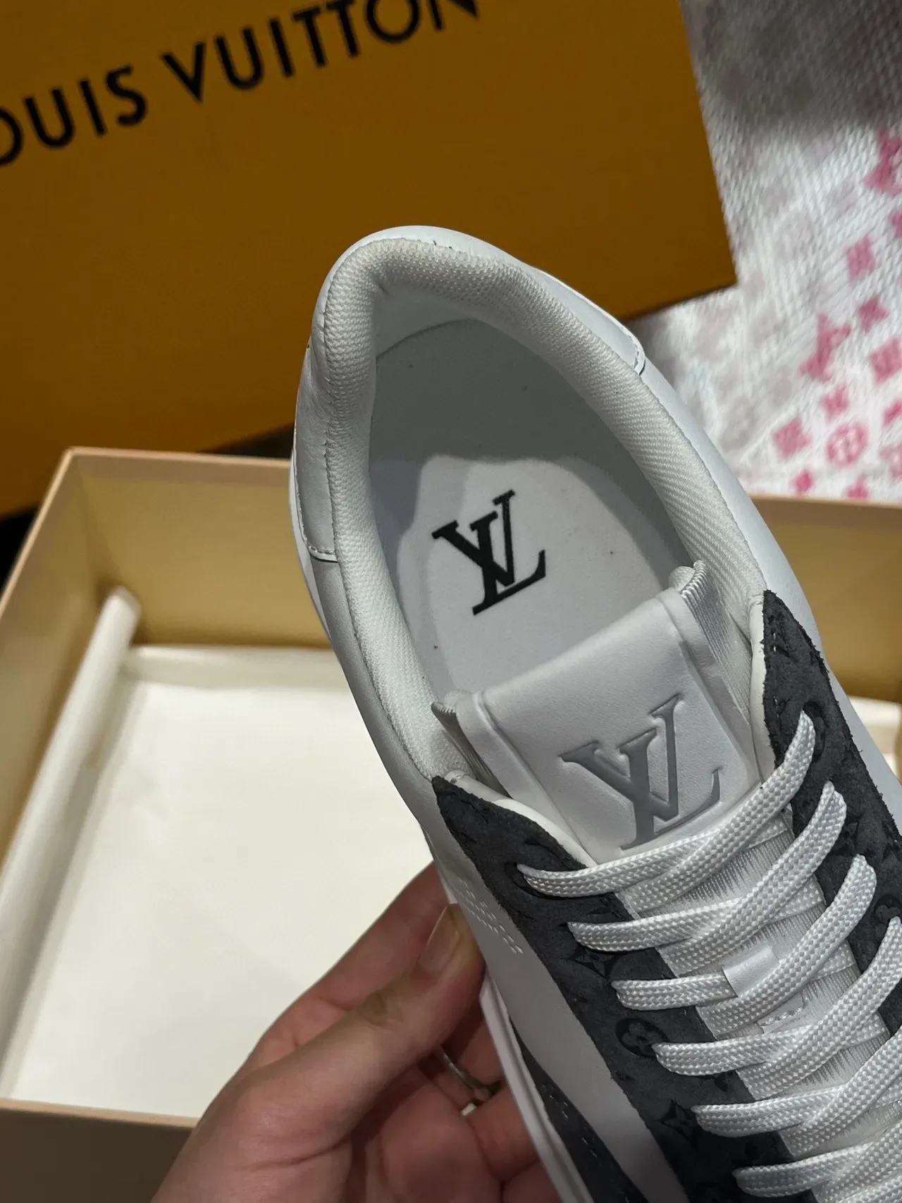 Louis Vuitton LV Trainer Branco Preto Painéis Monogram Perfurados Sola Plataforma Grossa Tênis Lifestyle 7
