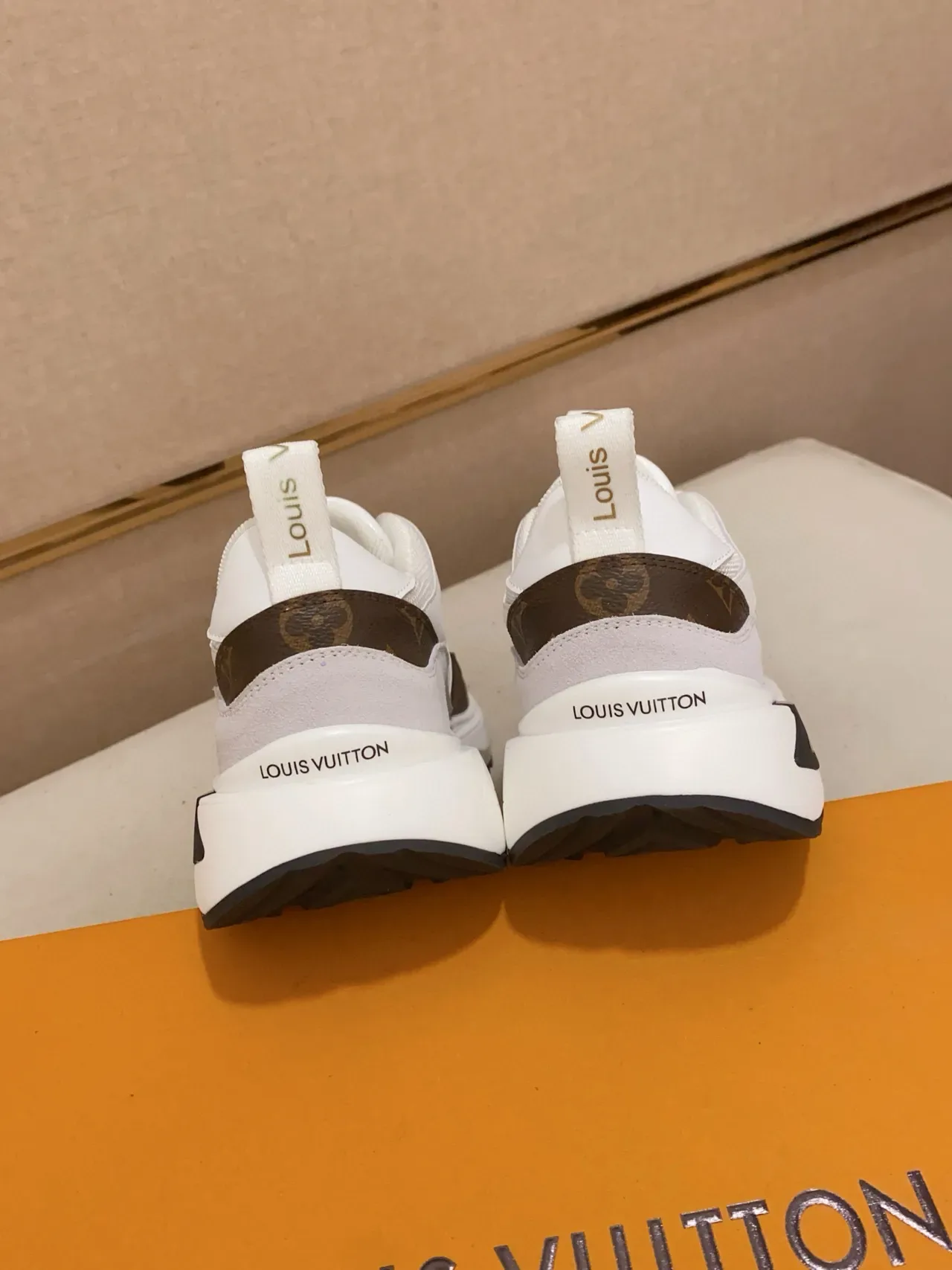 Louis Vuitton LV Trainer White Brown Monogram Canvas Mesh-Suede Hybrid Upper Lifestyle Sneakers 8