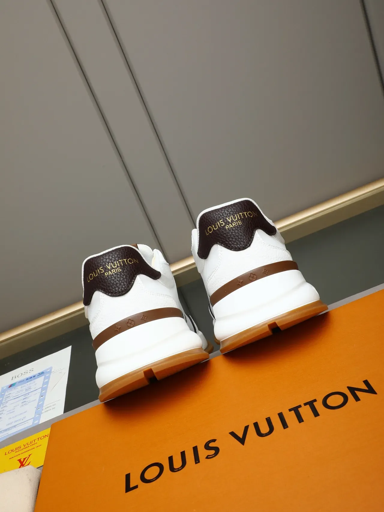 Louis Vuitton LV Trainer সাদা বাদামী মোনোগ্রাম সাইড প্যানেল ওয়েভি কলার ট্রিম লাইফস্টাইল স্নিকার 4