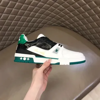 Louis Vuitton LV Trainer Zapatillas Lifestyle de Blanco y Verde con Suela Media y Capa de Cuero Patentado
