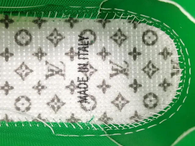 Louis Vuitton LV Trainer White Green Leather Upper Accent Piping Lifestyle Sneakers 2