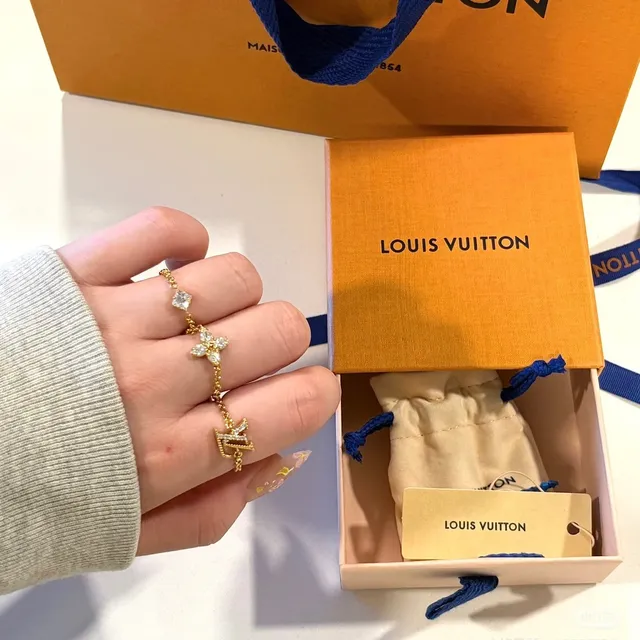 Louis Vuitton LV Volt and Flower Set de bagues en or avec cristaux transparents 5