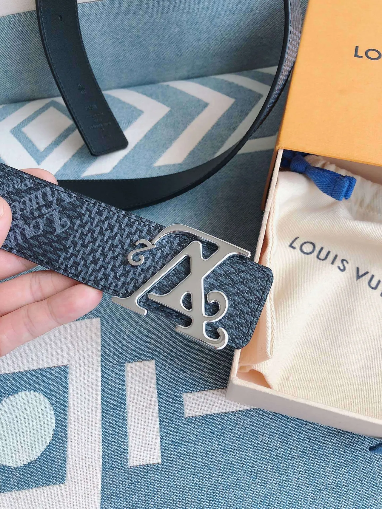Louis Vuitton LV² Belt Dark Blue Textured Leather Belt 3