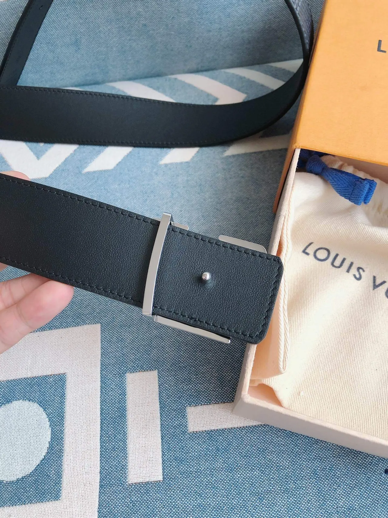 Louis Vuitton LV² Belt Dark Blue Textured Leather Belt 5