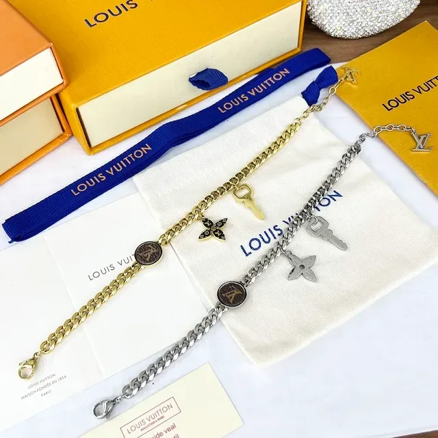 Louis Vuitton Monogram Chain Silver Blue Chunky Curb Monogrammed Oval Disc Bracelet 4