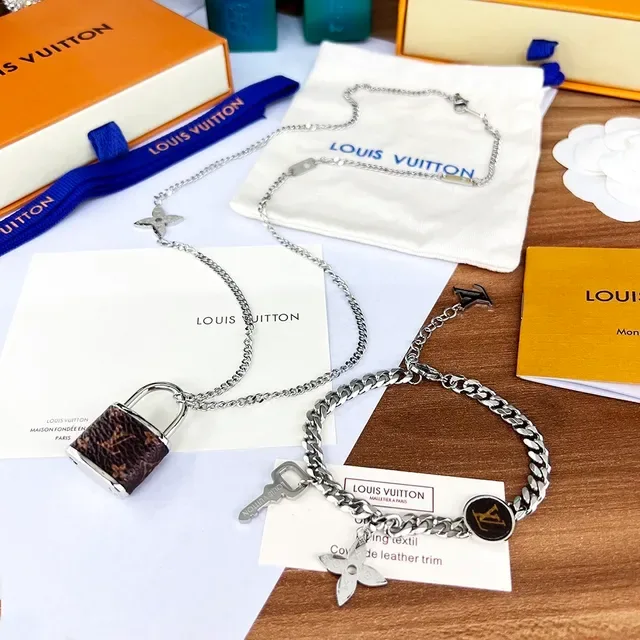 Louis Vuitton Monogram Chain Silver Blue Chunky Curb Monogrammed Oval Disc Bracelet 5