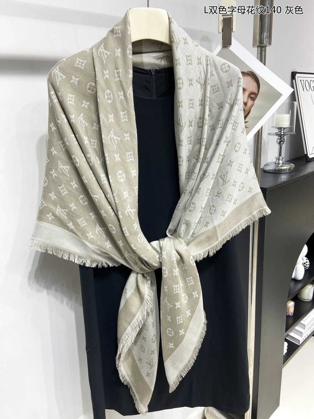 Louis Vuitton Monogram Dual-Tone Gray Shawl 8