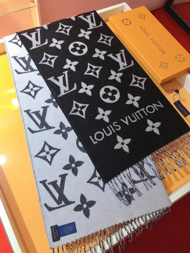 Louis Vuitton Monogram Floral Écharpe Noire et Grise en Cachemire 6