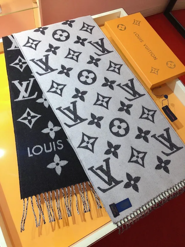 Louis Vuitton Monogram Floral Écharpe Noire et Grise en Cachemire 7