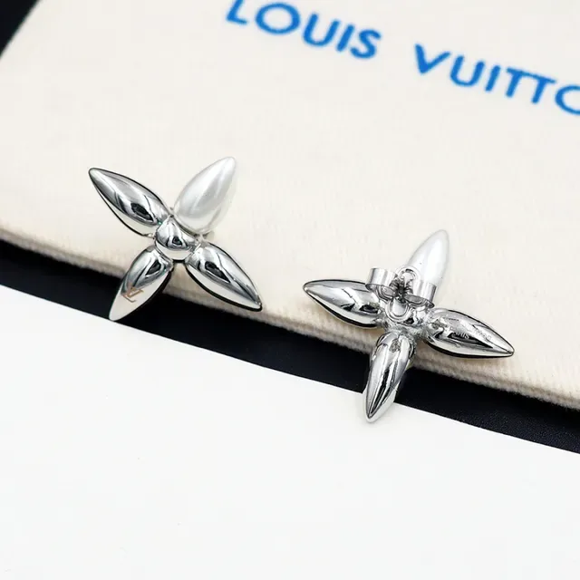 Louis Vuitton Monogram Flower Pearl-Centered Silver Stud Earrings 2