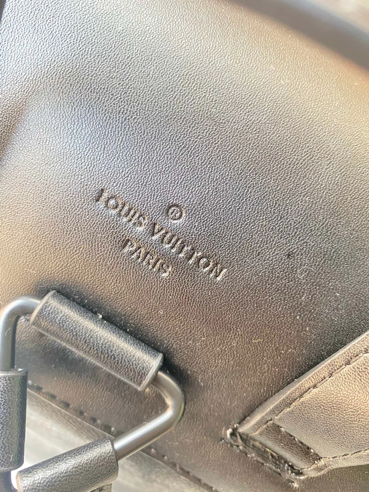 حقيبة ظهر كاجوال Louis Vuitton Monogram رمادي أسود مع إغلاق أمامي 5