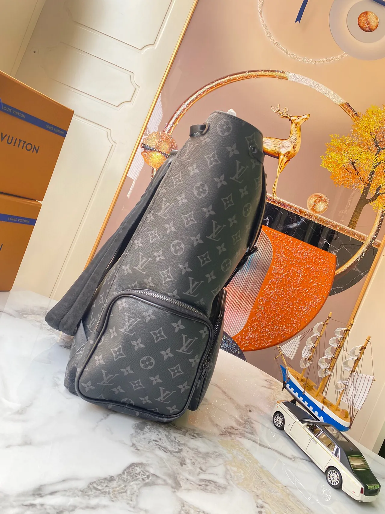 حقيبة ظهر كاجوال Louis Vuitton Monogram رمادي أسود مع إغلاق أمامي 9