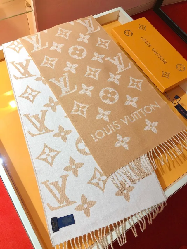 Louis Vuitton Monogram Jacquard cachecol bege e branco de caxemira 6