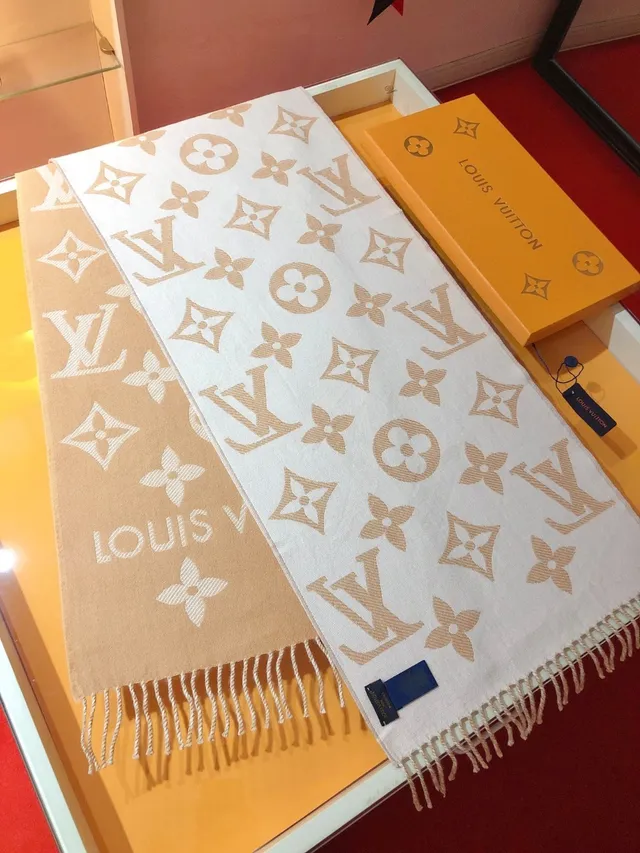 Louis Vuitton Monogram Jacquard cachecol bege e branco de caxemira 7
