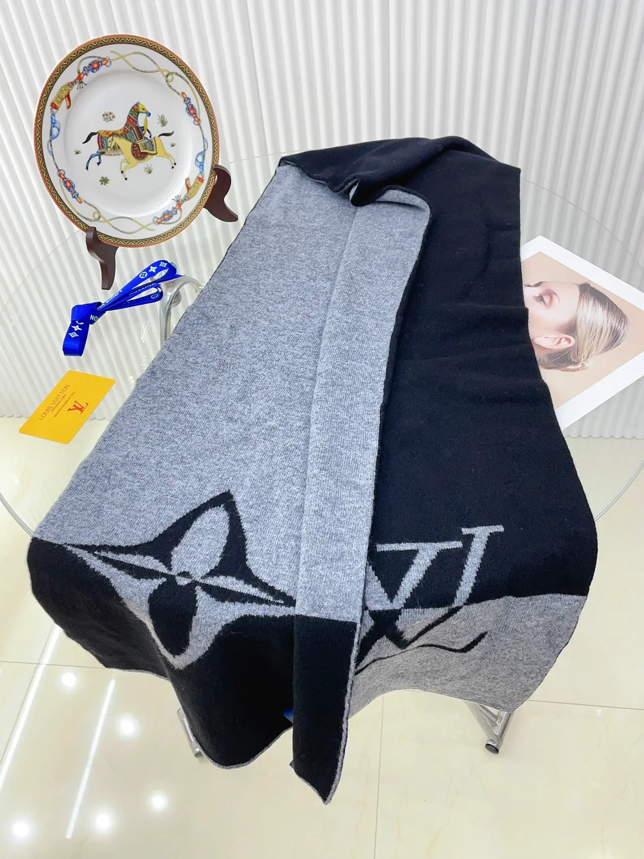 Louis Vuitton Monogram Knit Écharpe en Cachemire Navy et Gris 6