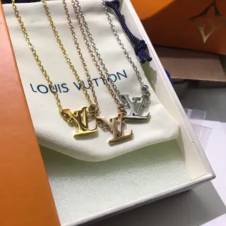 Louis Vuitton Monogram Pendant सोना चांदी क्रिस्टल एकसेंट हार