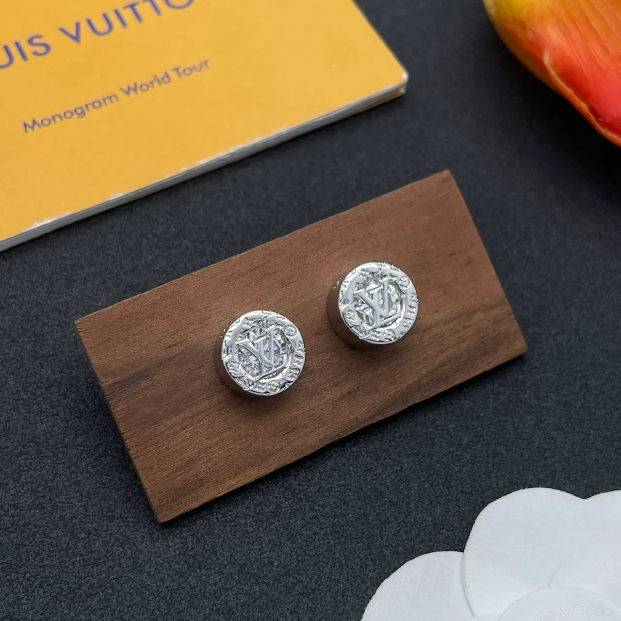 Louis Vuitton Monogram Stud Silver Transparent Circular Earrings 10