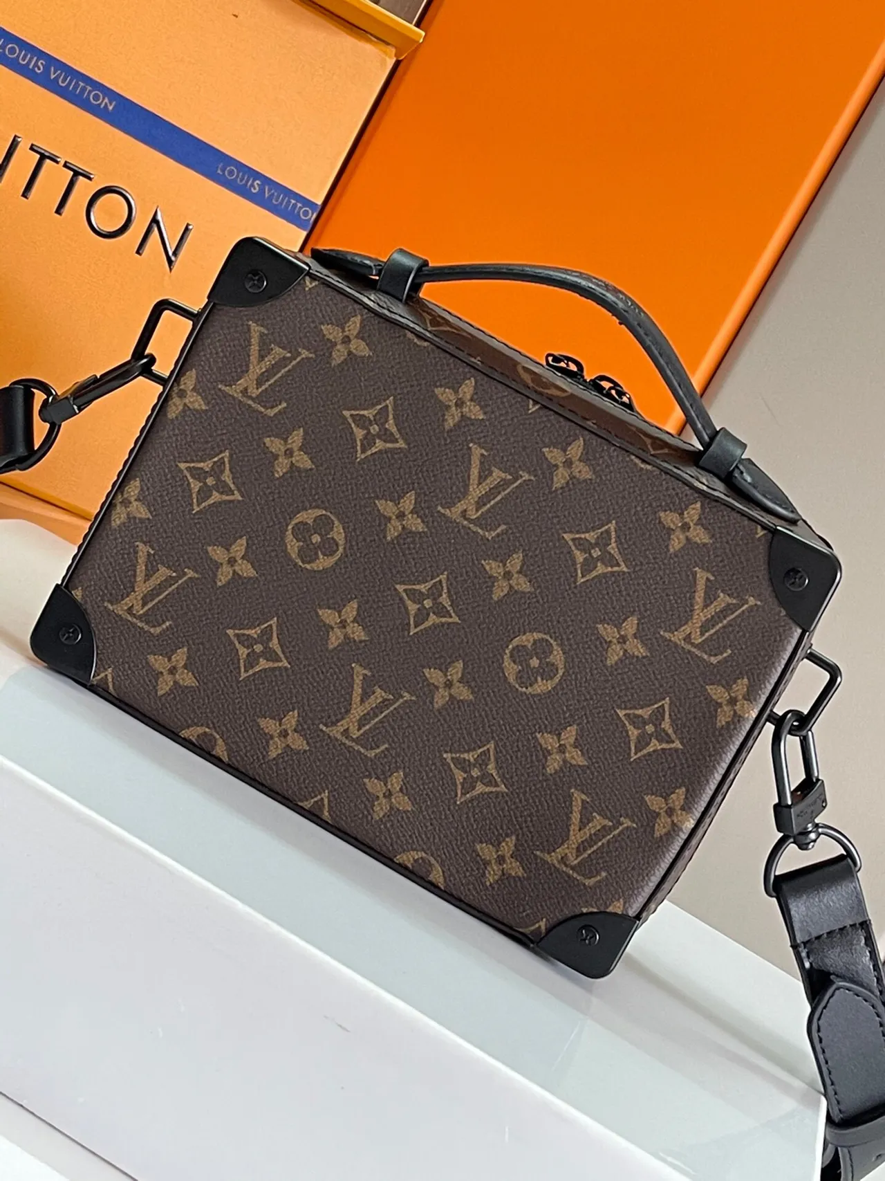 Louis Vuitton Petit Malle Monogram Sac Messager Marron et Noir 6