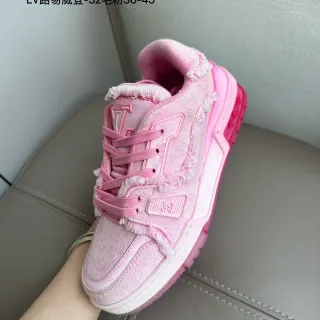 Louis Vuitton Zapatillas Lifestyle de color rosa y blanco con suela gruesa y borde textil deshilachado