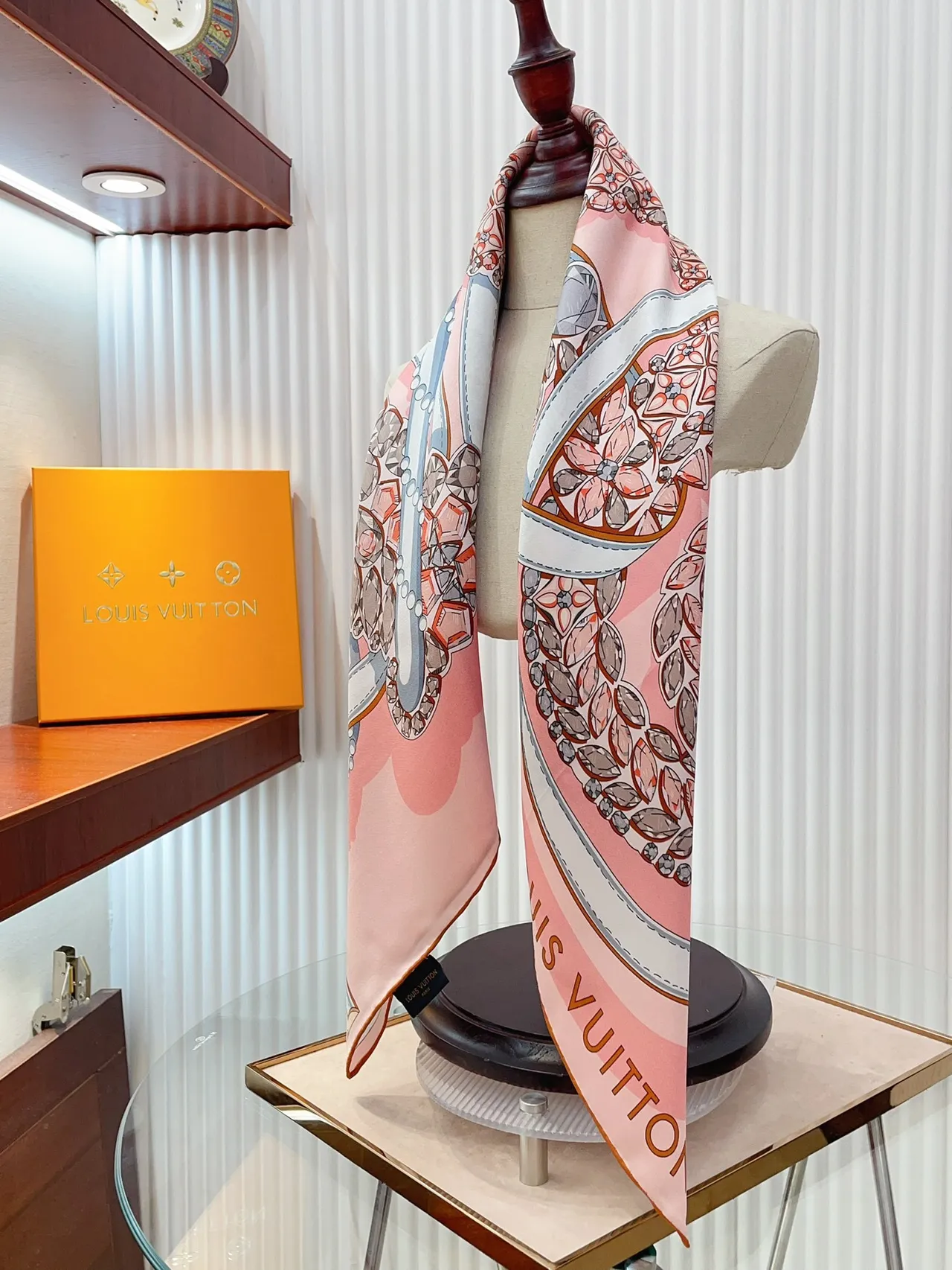 Louis Vuitton Lenço de seda estampado Floral-Gem 8