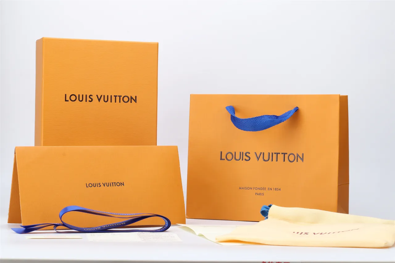 Louis Vuitton Reversible Buckle Black Leather Belt 17