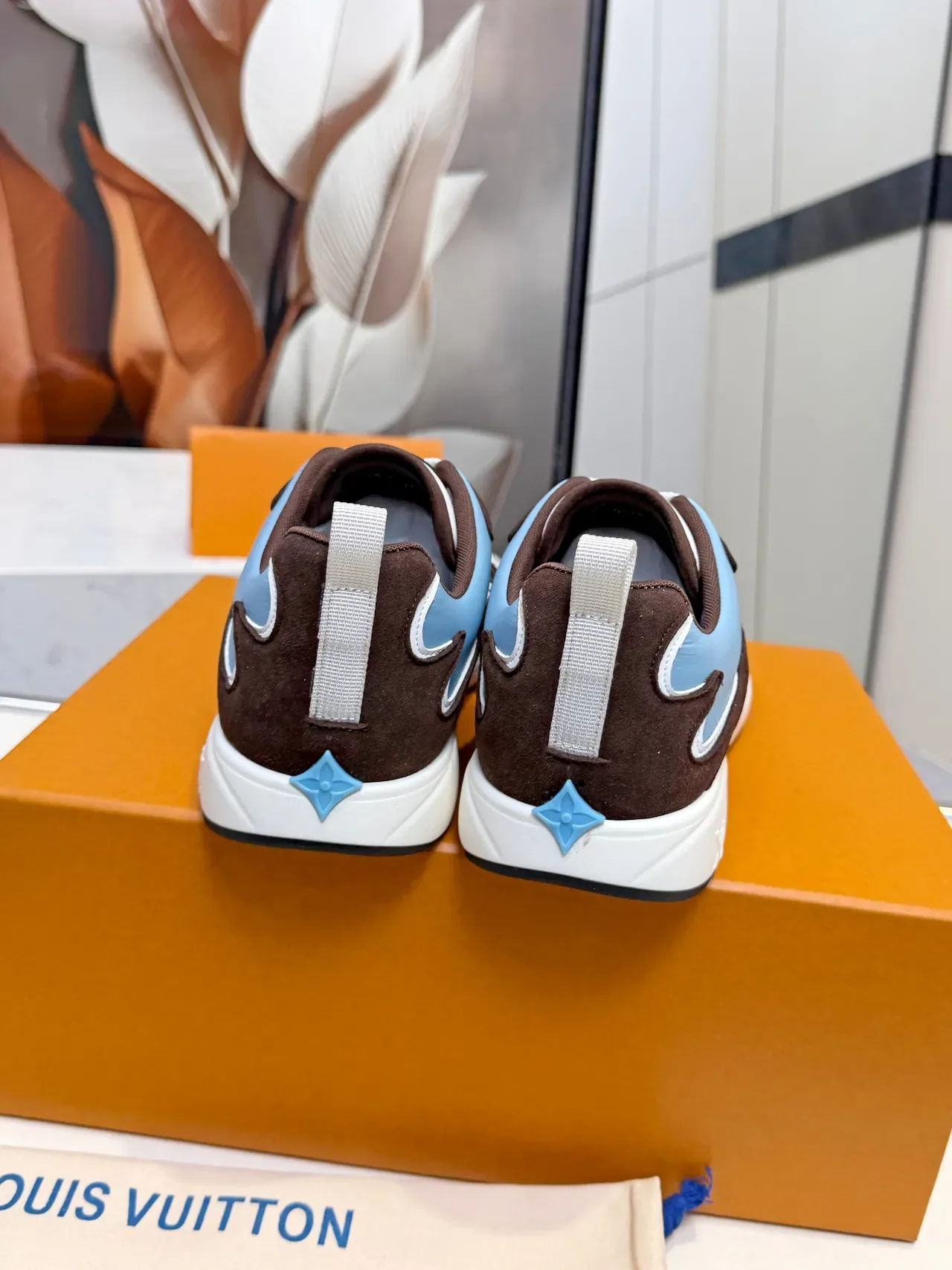 Louis Vuitton Run Away হালকা নীল এবং বাদামী লাইফস্টাইল স্নীকার 2