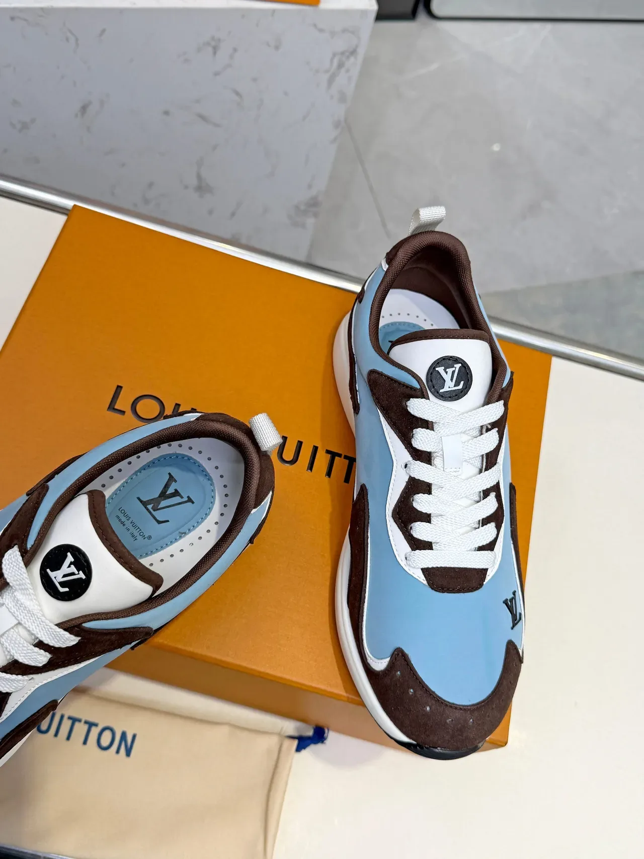 Louis Vuitton Run Away হালকা নীল এবং বাদামী লাইফস্টাইল স্নীকার 3