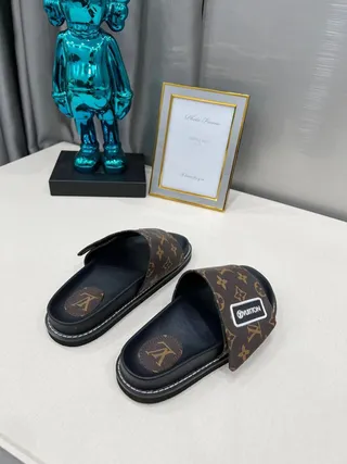 Louis Vuitton Run Away Monogram Canvas pantuflas negras marrón 3