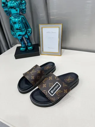 Louis Vuitton Run Away Monogram Canvas pantuflas negras marrón 5