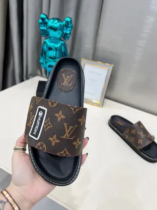 Louis Vuitton Run Away Monogram Canvas pantuflas negras marrón 6