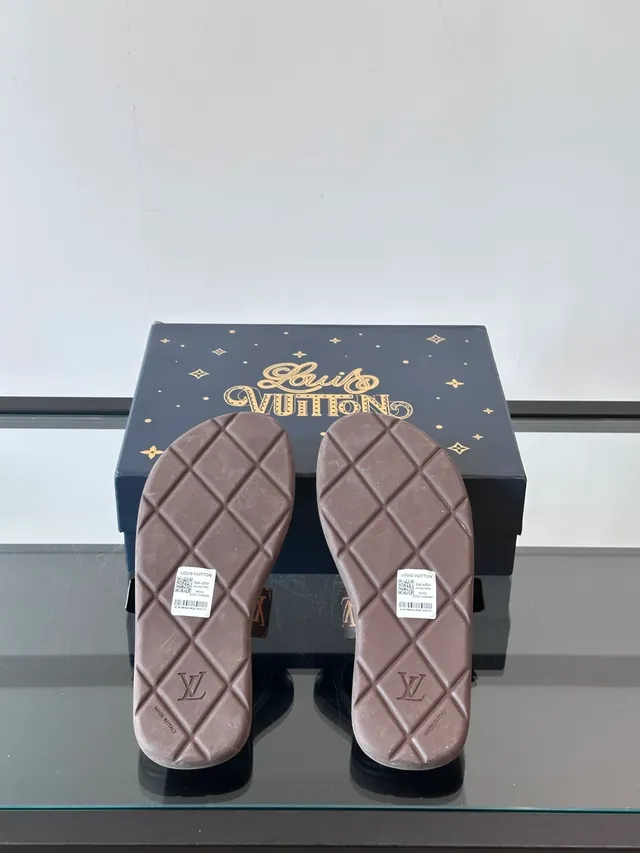 Louis Vuitton Run Away Monogram Double-Strap Buckle Casual Sandals 2