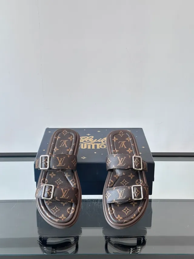 Louis Vuitton Run Away Monogram Double-Strap Buckle Casual Sandals 4