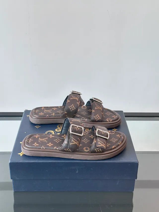 Louis Vuitton Run Away Monogram Double-Strap Buckle Casual Sandals 7