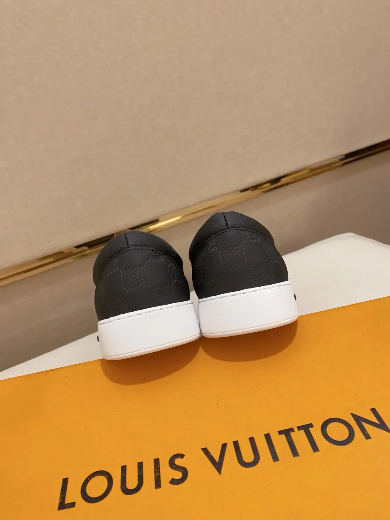 Louis Vuitton Run Away কোয়িল্টেড স্লিপ-অন লাইফস্টাইল স্নিকার 2