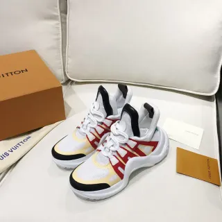 Louis Vuitton Run Away tênis brancos e vermelhos chunky de sola grossa