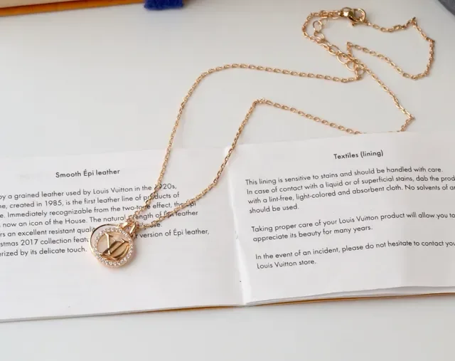 Louis Vuitton Silver Gold Circular Pendant Mother-of-Pearl Inlay Necklace 6