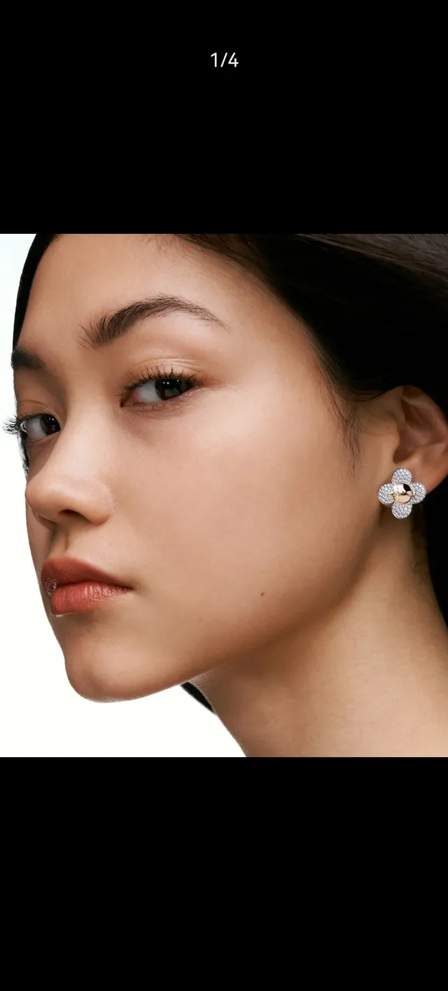Louis Vuitton Silver Gold Four-Petal Clover Silhouette Pavé Crystal Setting Earrings 8