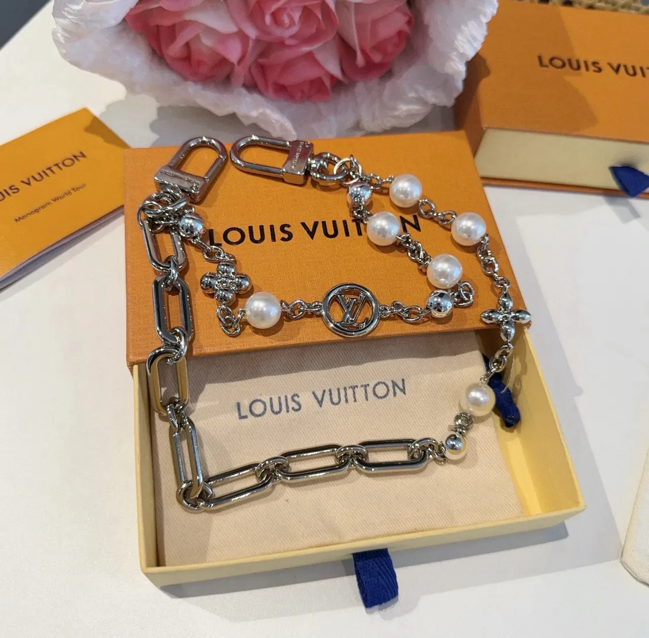 Louis Vuitton Silver White Link Chain Cultured Pearl Accents Necklace 4
