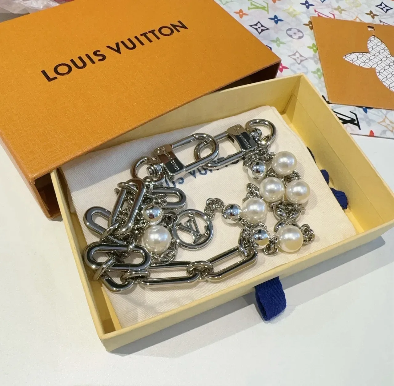 Louis Vuitton Silver White Link Chain Cultured Pearl Accents Necklace 7