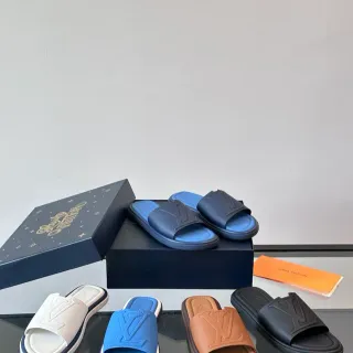 लुई विटन Slide नीला सफेद मोल्डेड रबर सोल एम्बॉस्ड मोनोग्राम पट्टी चप्पल