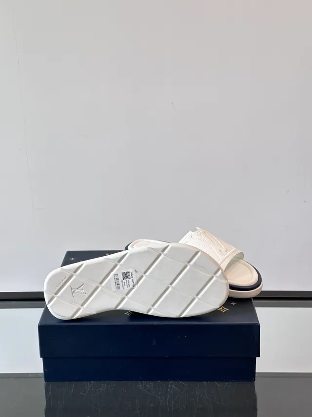 Louis Vuitton Slide Blue White Molded Rubber Sole Embossed Monogram Strap Slippers 3