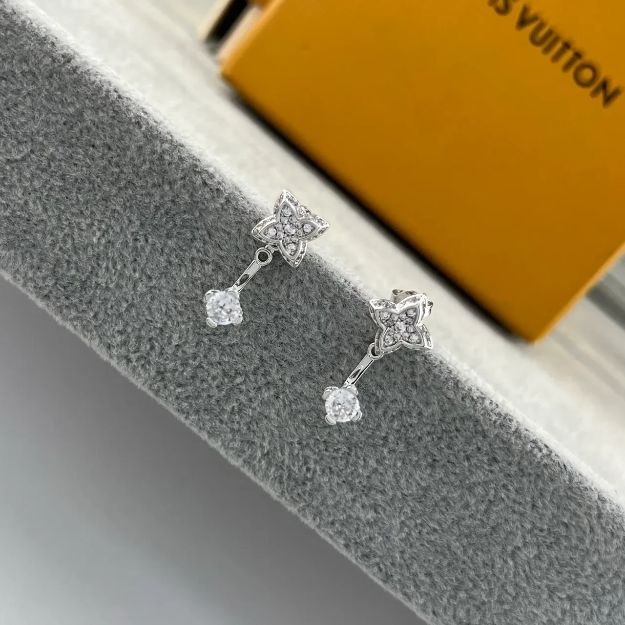 Louis Vuitton Star-Shaped Pave Crystal Dangling Earrings 4